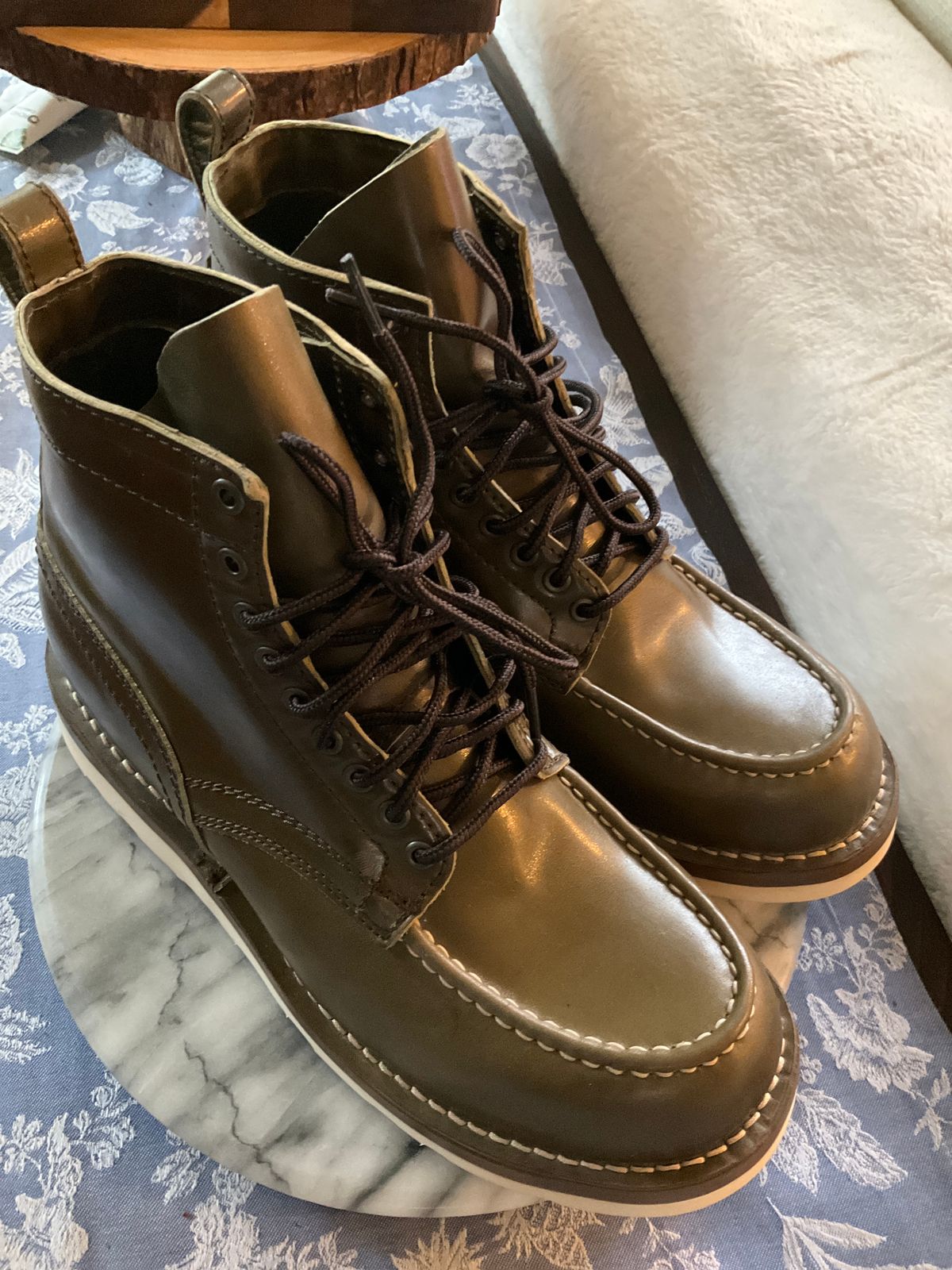 Photo by pontiuspilotus on August 10, 2025 of the Thursday Builder in Shinki Olive Shell Cordovan.