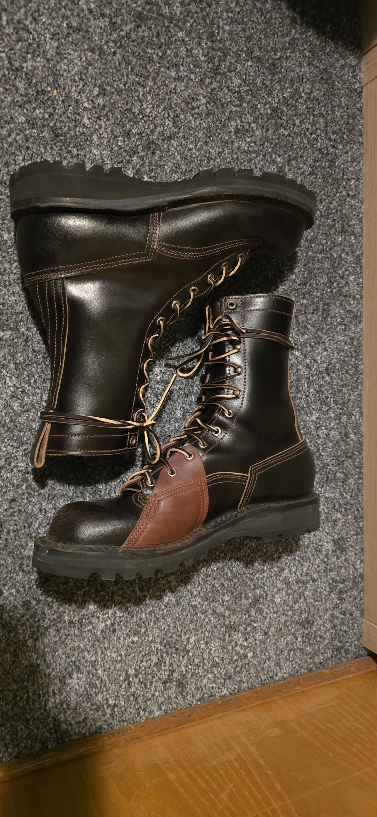 Photo by john_k on November 6, 2024 of the Nicks x Rose Anvil ND3 in Horween Brown Waxed Flesh.