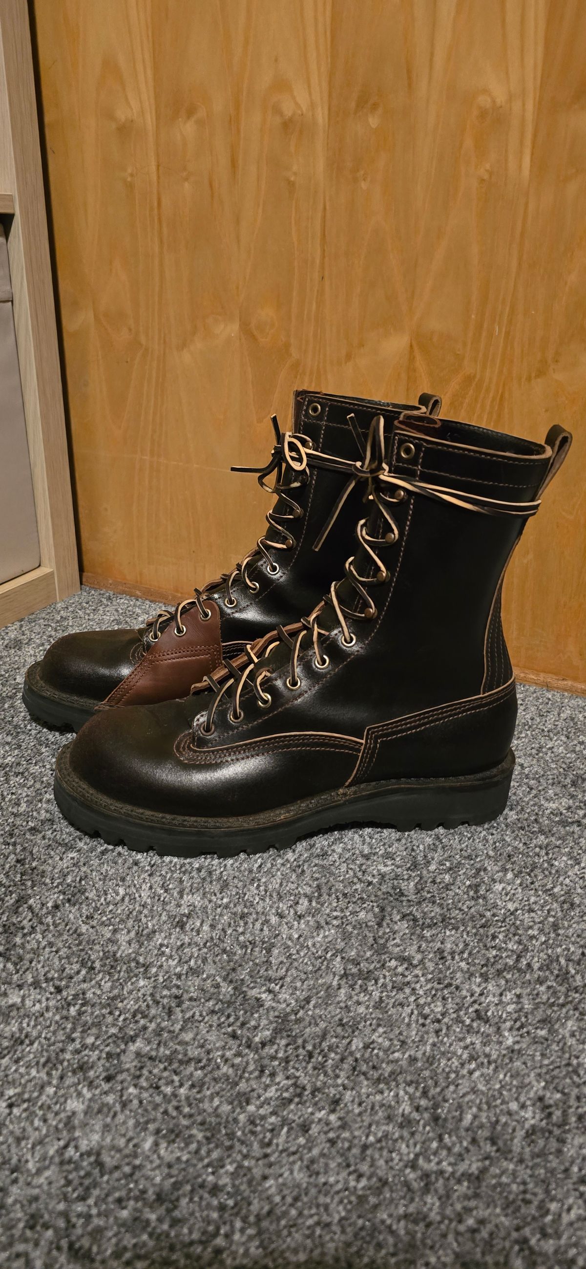 Photo by john_k on November 6, 2024 of the Nicks x Rose Anvil ND3 in Horween Brown Waxed Flesh.
