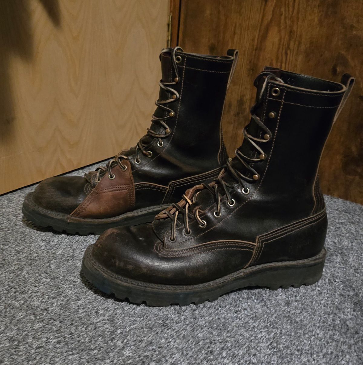 Photo by john_k on March 6, 2025 of the Nicks x Rose Anvil ND3 in Horween Brown Waxed Flesh.