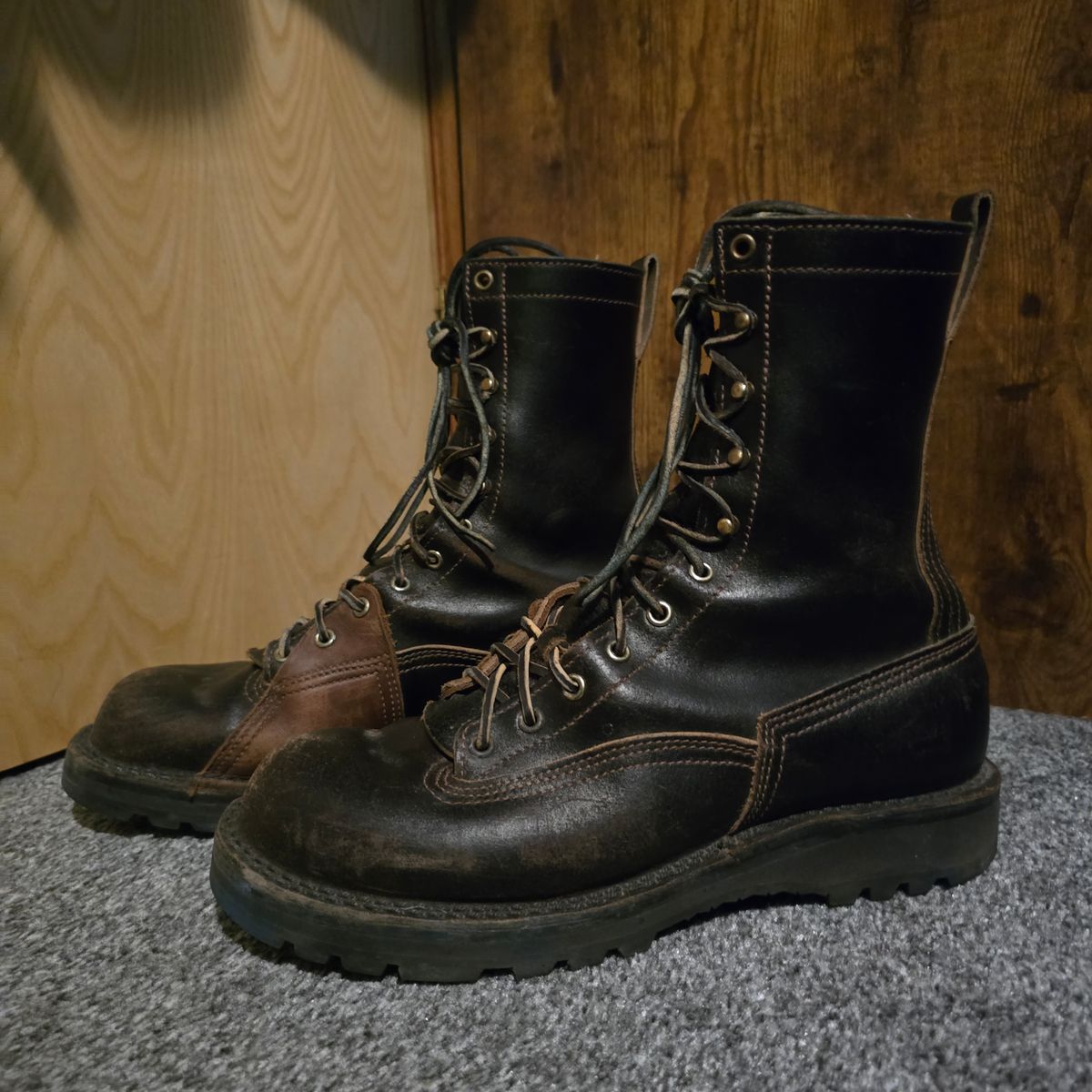 Photo by john_k on April 5, 2025 of the Nicks x Rose Anvil ND3 in Horween Brown Waxed Flesh.