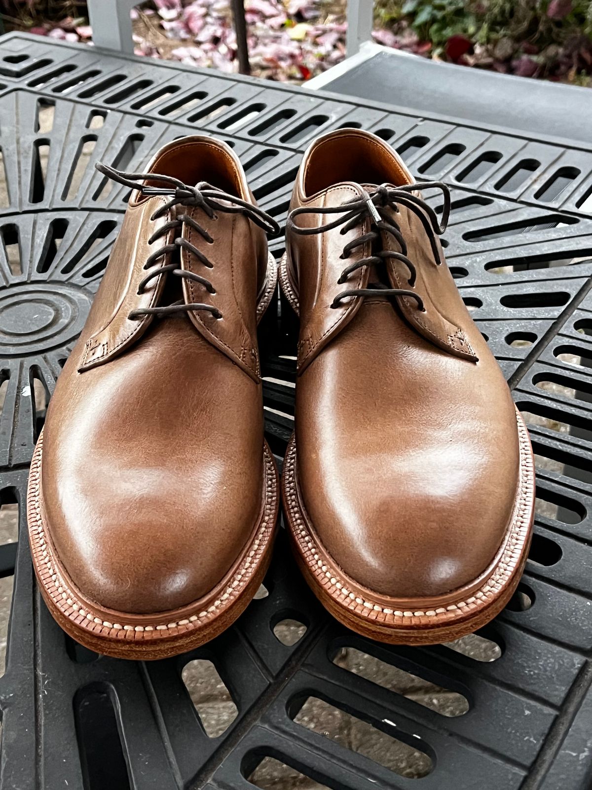Photo by Arturo860 on October 13, 2024 of the Grant Stone Plain Toe Blucher in Horween Dune Chromexcel.