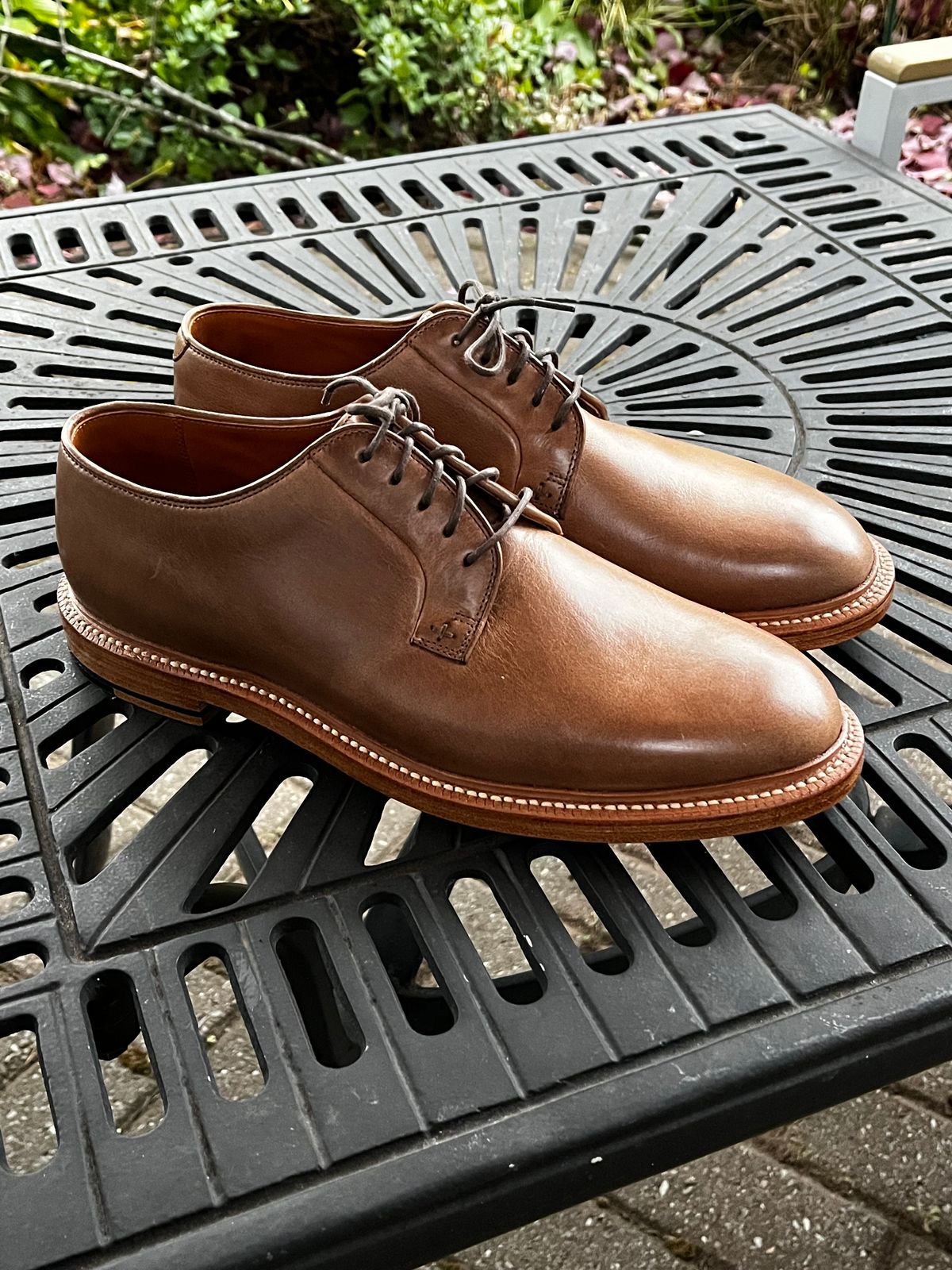 Photo by Arturo860 on October 13, 2024 of the Grant Stone Plain Toe Blucher in Horween Dune Chromexcel.