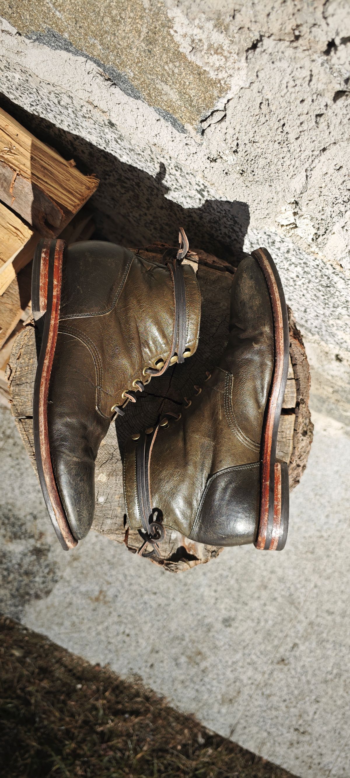 Photo by SimOnthEdge on March 3, 2025 of the Grant Stone Diesel Boot in Incas Jungle Kangaroo.
