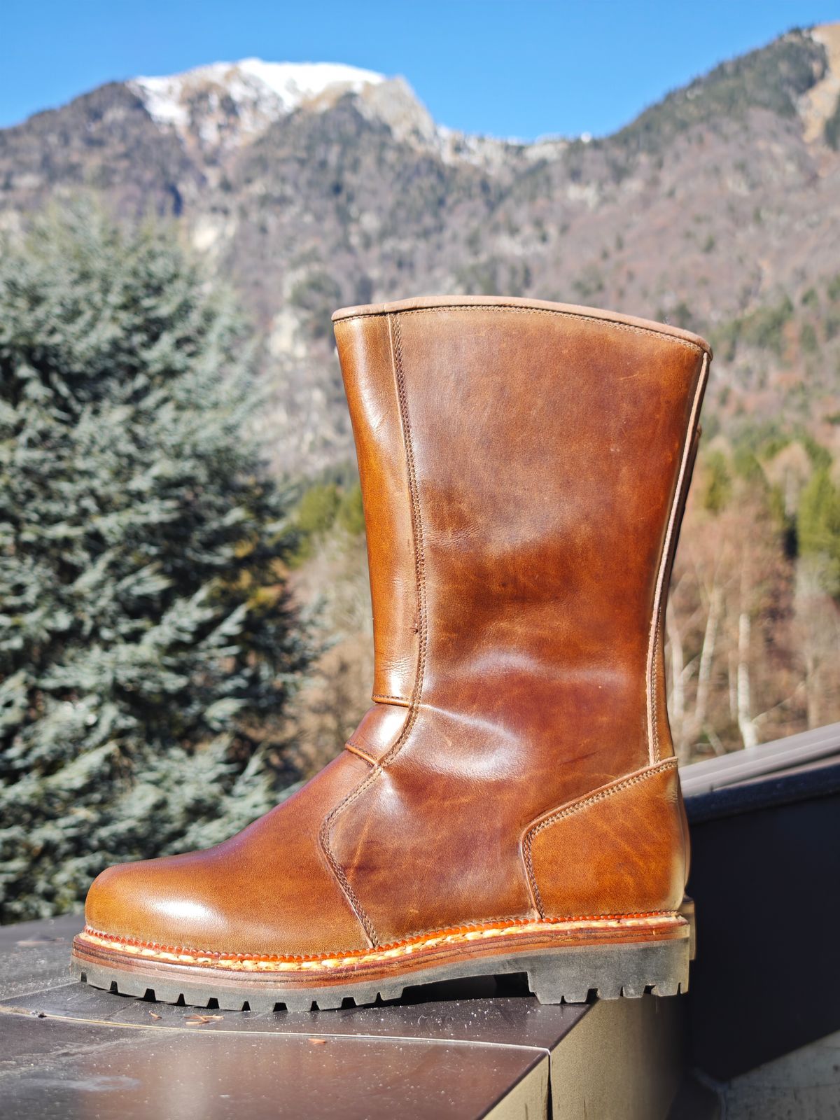 Photo by SimOnthEdge on December 30, 2025 of the GAERNE Unknown Model in Unknown Natural Veg Tan.