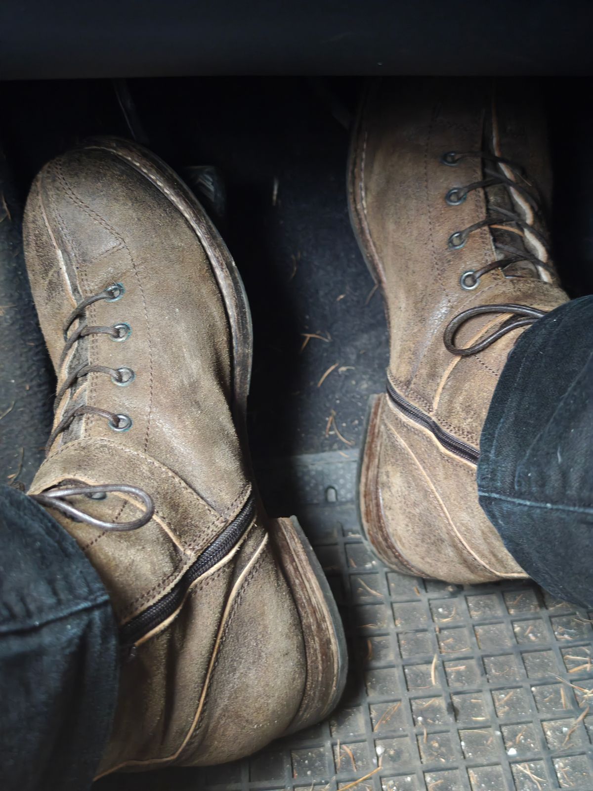 Photo by SimOnthEdge on December 24, 2025 of the Moma Unknown Model in Unknown Leather.