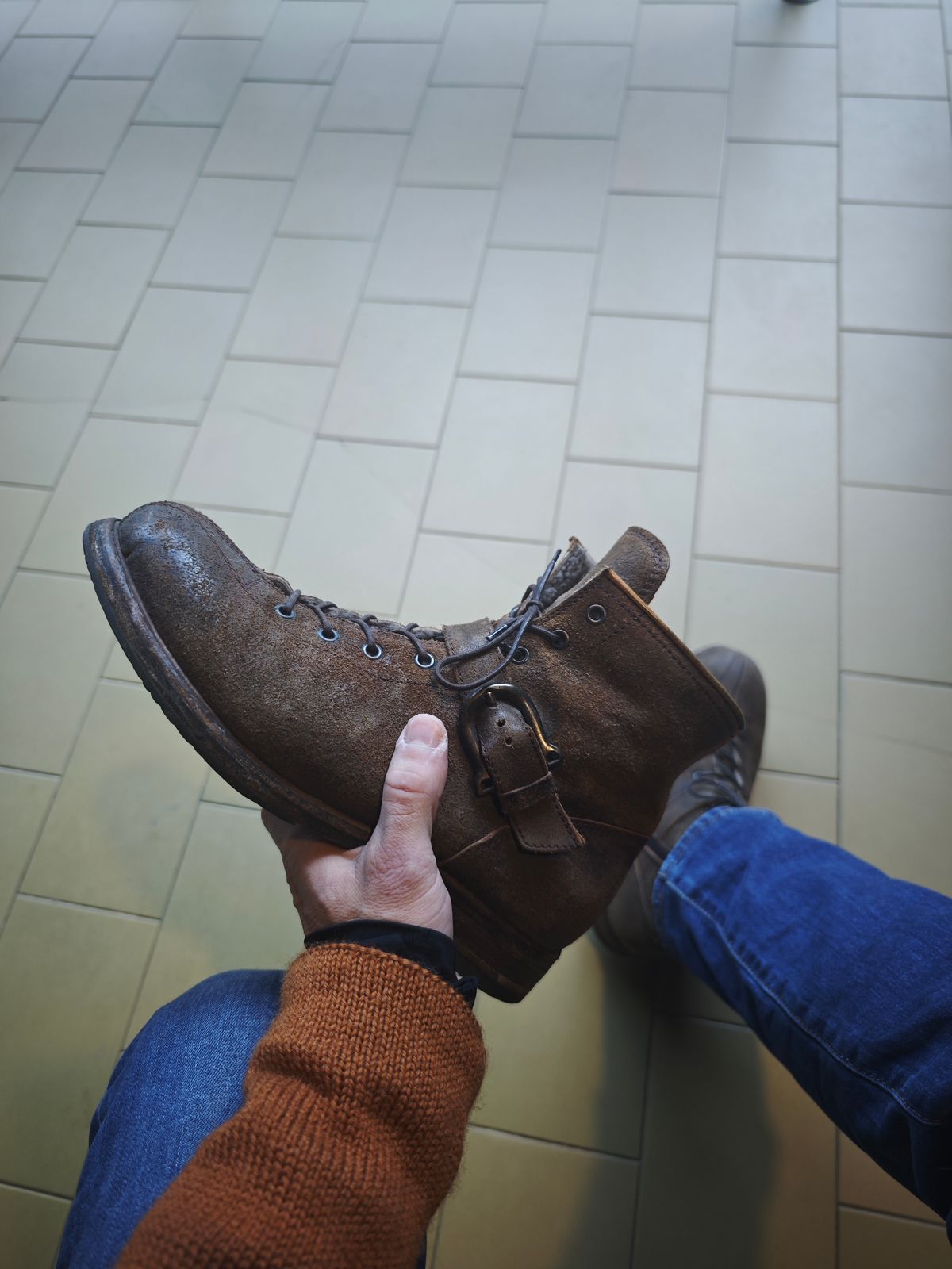 Photo by SimOnthEdge on December 28, 2025 of the Moma Unknown Model in Unknown Leather.