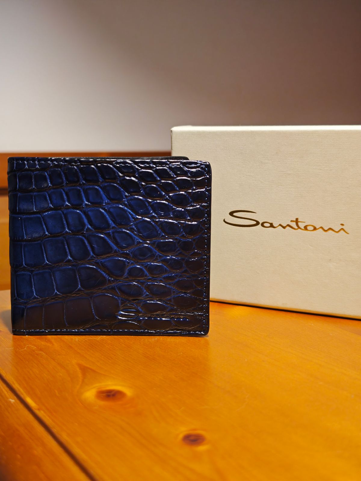 Photo by SimOnthEdge on December 19, 2025 of the Santoni Portafoglio in Crocodile.