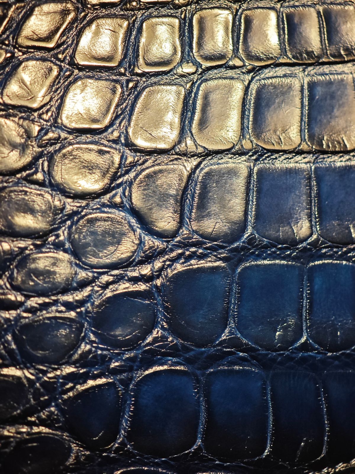 Photo by SimOnthEdge on December 19, 2025 of the Santoni Portafoglio in Crocodile.