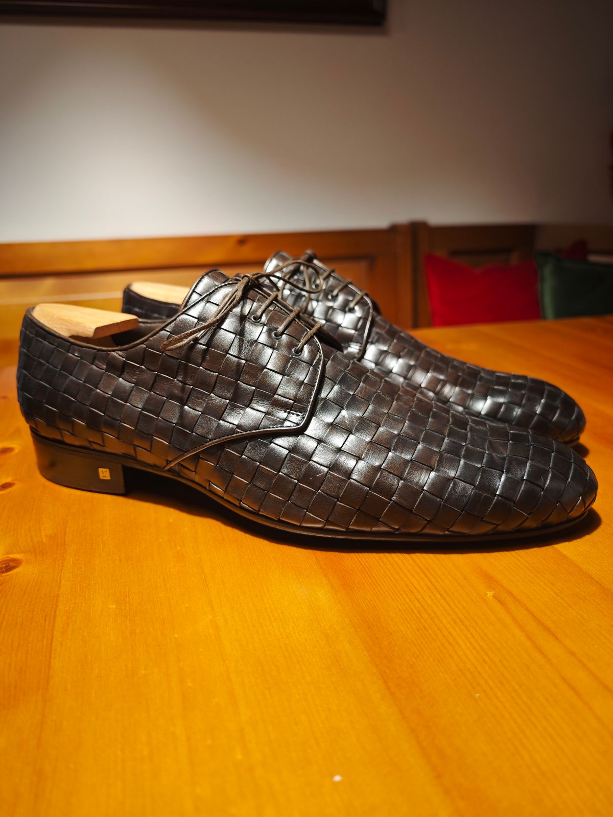 Photo by SimOnthEdge on December 20, 2025 of the Luis Vuitton Unknown Model in Unknown Leather.