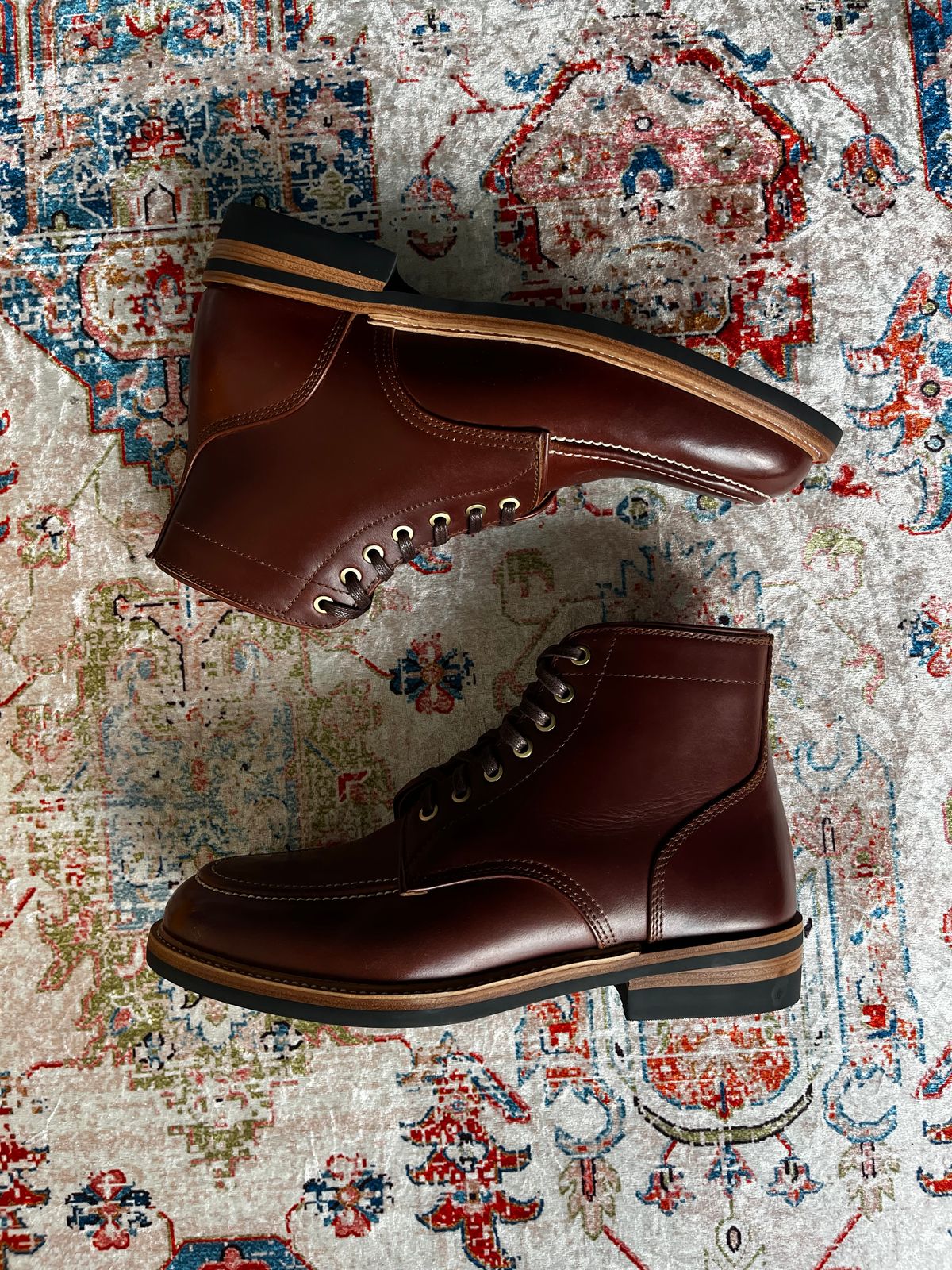 Photo by ggggggaling on September 16, 2025 of the Txture Pacific in Indonesian OxBlood Pull Up.