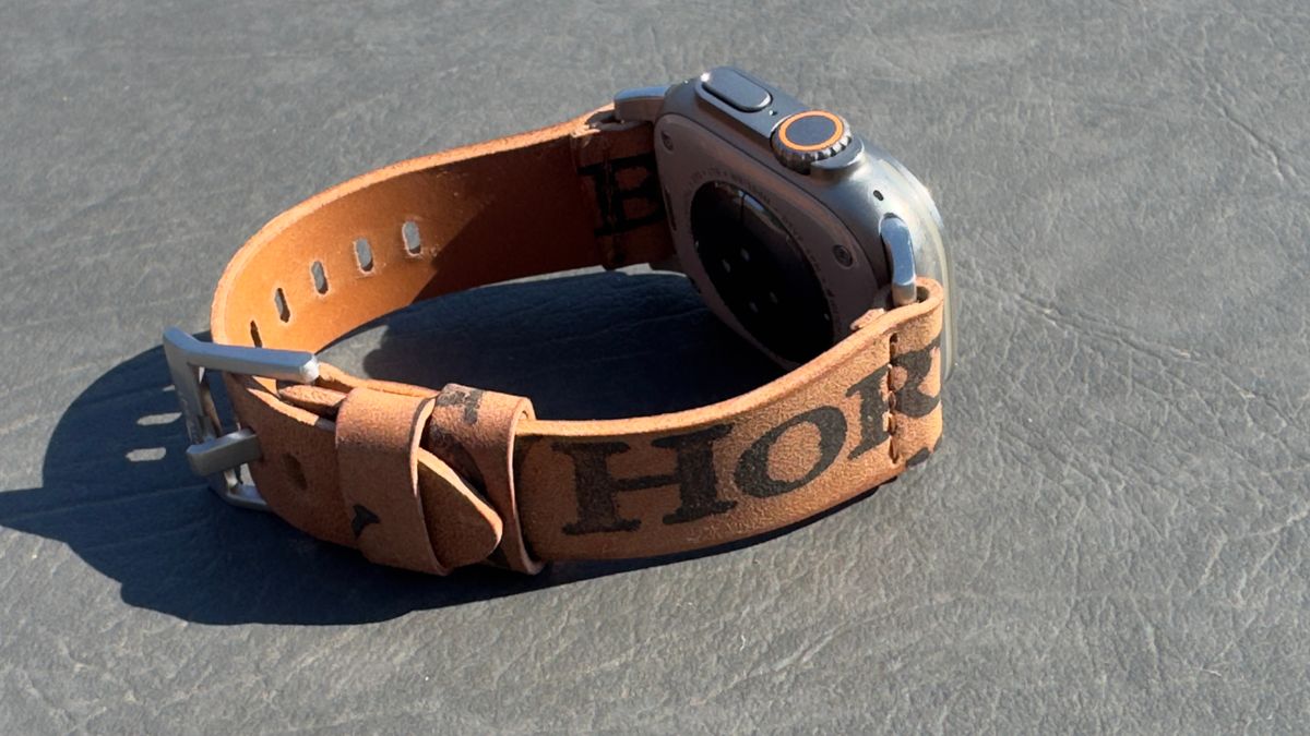 Photo by BamaBoyinTx on October 2, 2025 of the Ashland Leather Apple Watch Strap in Horween Reverse Natural Shell Cordovan.