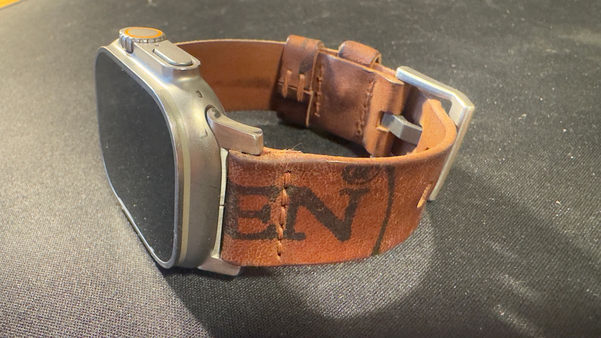 Photo by BamaBoyinTx on December 1, 2025 of the Ashland Leather Apple Watch Strap in Horween Reverse Natural Shell Cordovan.