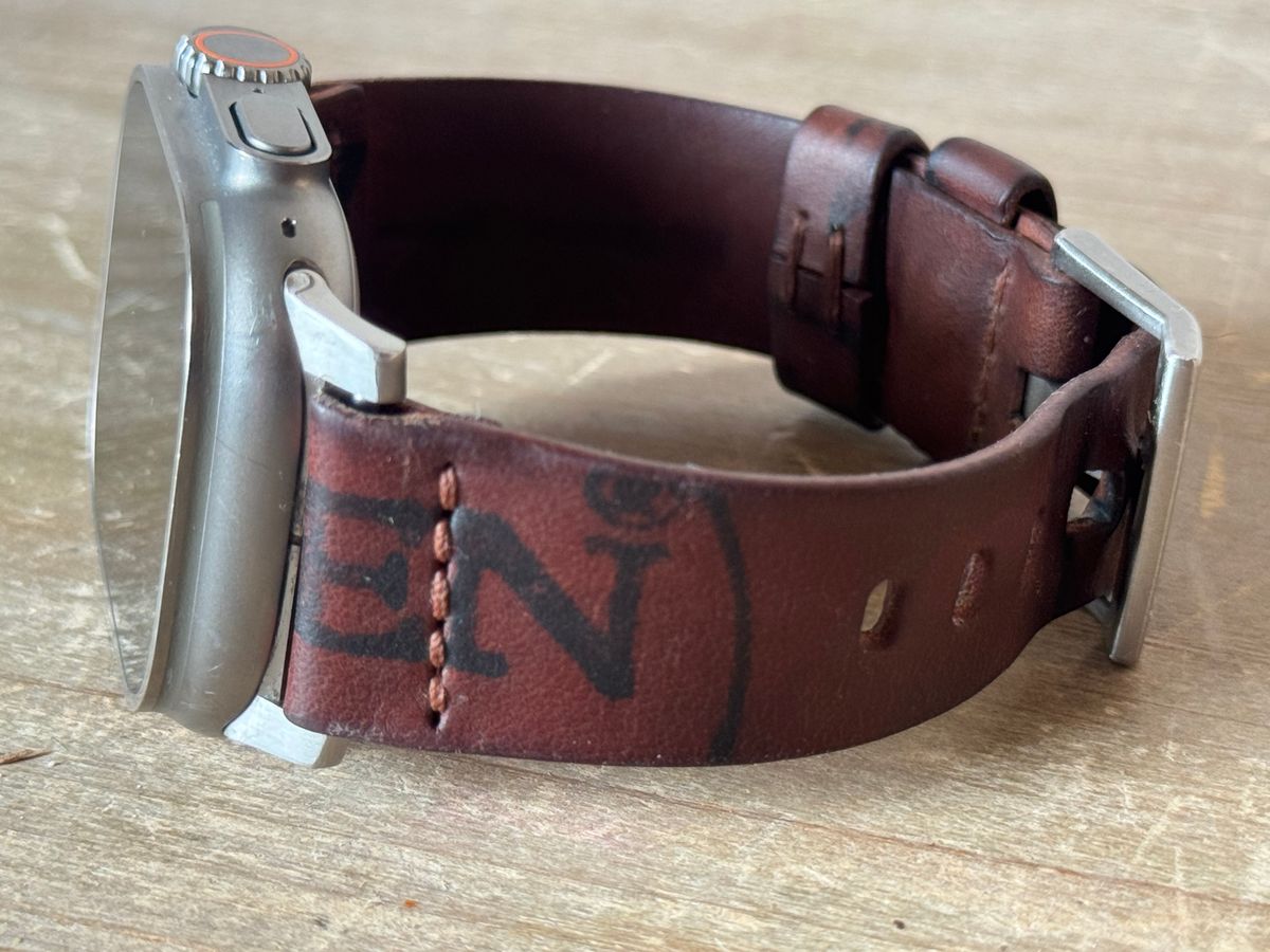 Photo by BamaBoyinTx on March 5, 2026 of the Ashland Leather Apple Watch Strap in Horween Reverse Natural Shell Cordovan.