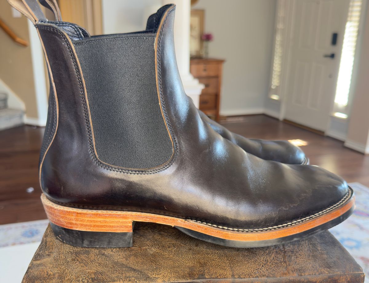 Photo by BamaBoyinTx on February 15, 2026 of the Fortis Boots Wholecut Chelsea in Maryam Black Horsebutt.