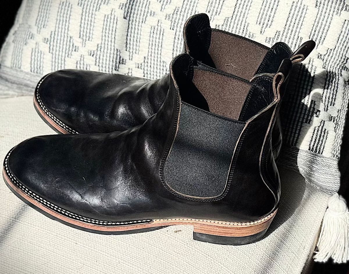 Photo by BamaBoyinTx on February 15, 2026 of the Fortis Boots Wholecut Chelsea in Maryam Black Horsebutt.