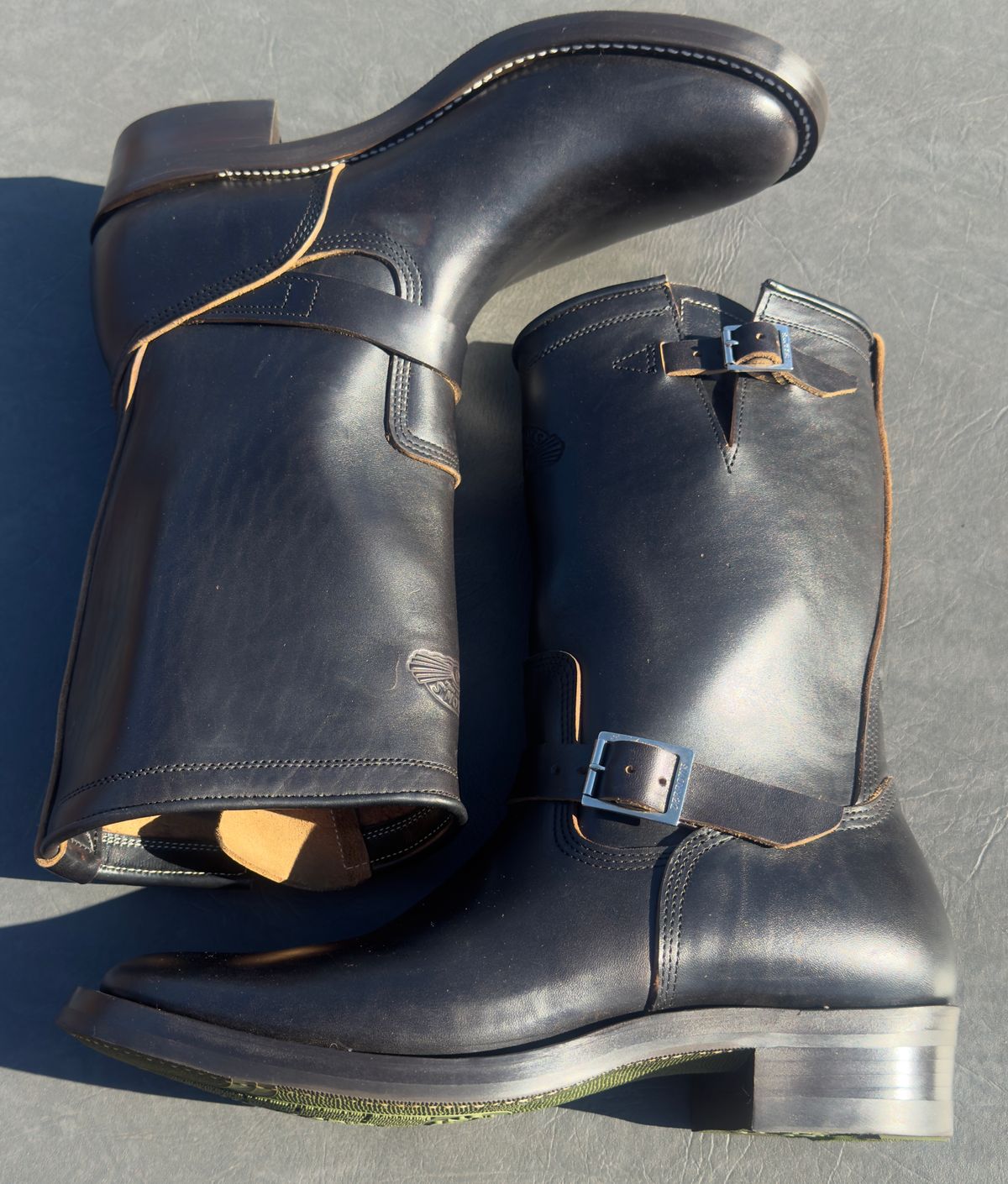 Photo by BamaBoyinTx on November 4, 2025 of the Zerrows Type One in Maryam Black Horsebutt.