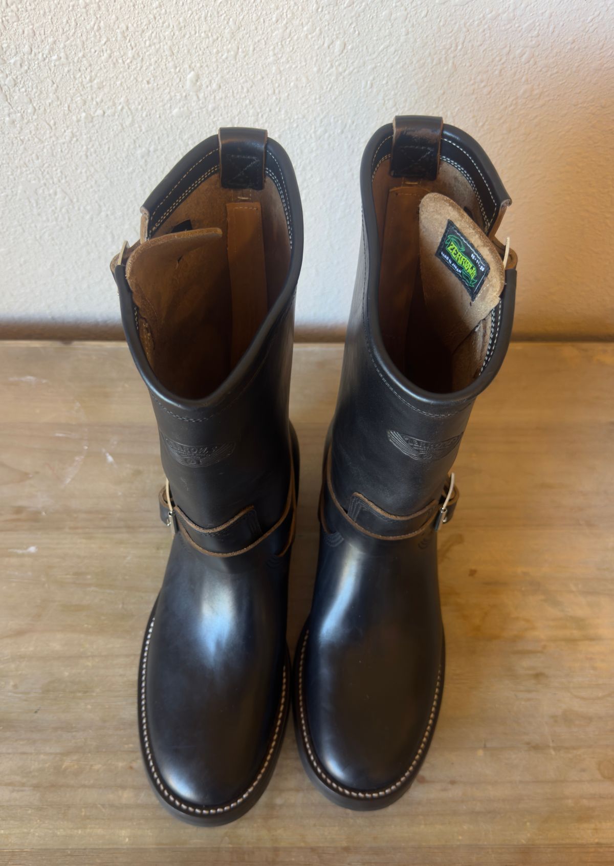 Photo by BamaBoyinTx on November 4, 2025 of the Zerrows Type One in Maryam Black Horsebutt.