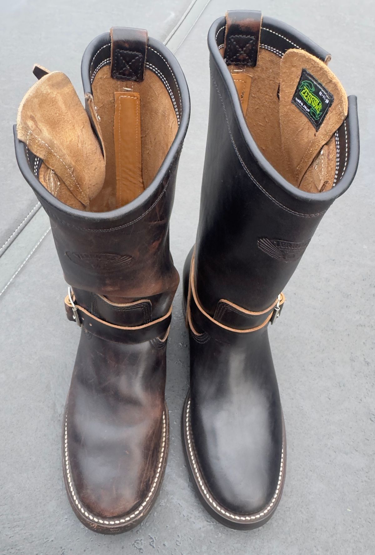 Photo by BamaBoyinTx on December 1, 2025 of the Zerrows Type One in Maryam Black Horsebutt.