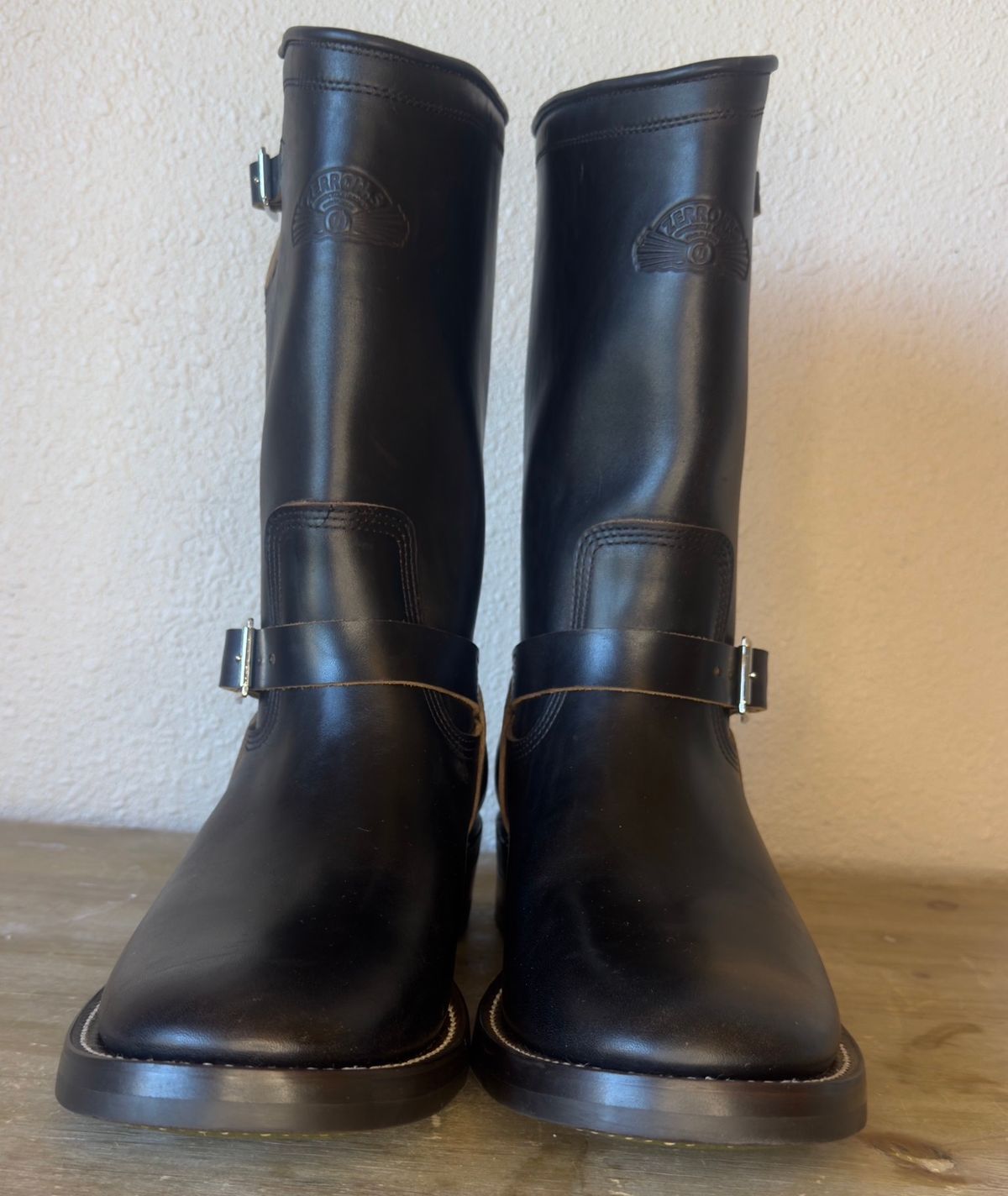 Photo by BamaBoyinTx on November 4, 2025 of the Zerrows Type One in Maryam Black Horsebutt.