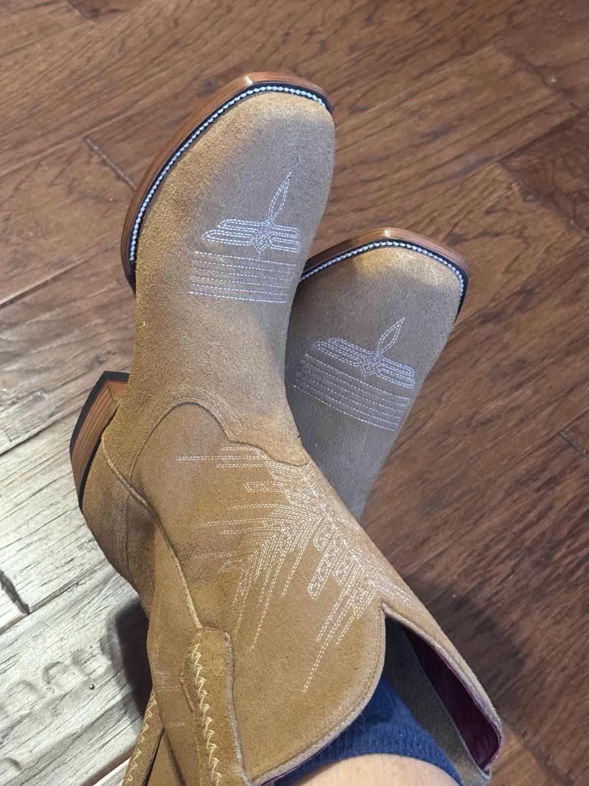 Photo by BamaBoyinTx on September 8, 2024 of the Chisos No. 2 in Heritage Rougout Cowhide.