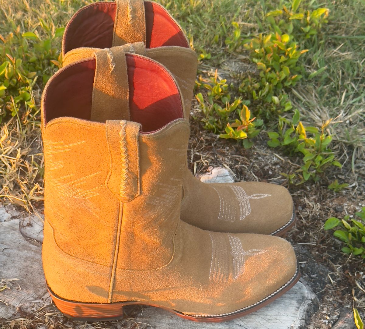 Photo by BamaBoyinTx on October 16, 2024 of the Chisos No. 2 in Heritage Rougout Cowhide.