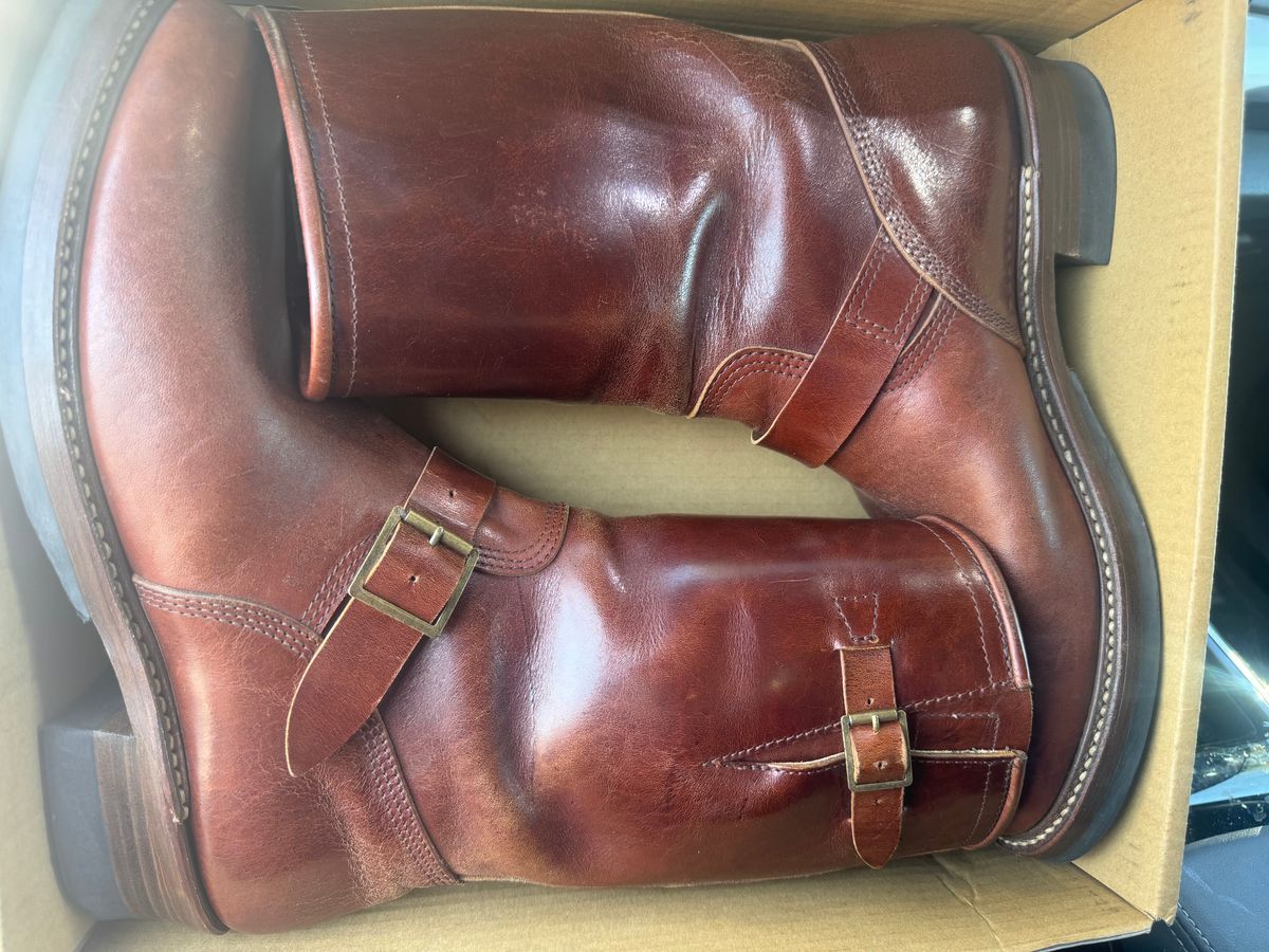 Photo by BamaBoyinTx on November 10, 2024 of the John Lofgren S&S X John Lofgren DEVIL'S CAUSEWAY HORSEHIDE ENGINEER BOOT in Shinki Dark Cherry Oiled Horsebutt.