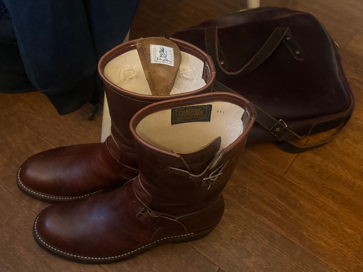 Photo by BamaBoyinTx on November 11, 2024 of the John Lofgren S&S X John Lofgren DEVIL'S CAUSEWAY HORSEHIDE ENGINEER BOOT in Shinki Dark Cherry Oiled Horsebutt.