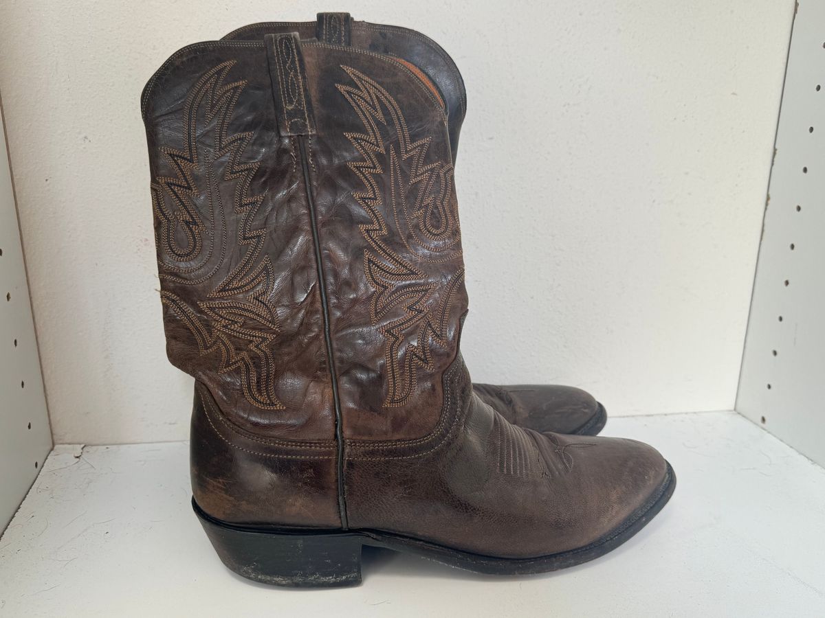 Photo by BamaBoyinTx on May 27, 2024 of the Lucchese Unknown Model in Unknown Leather.