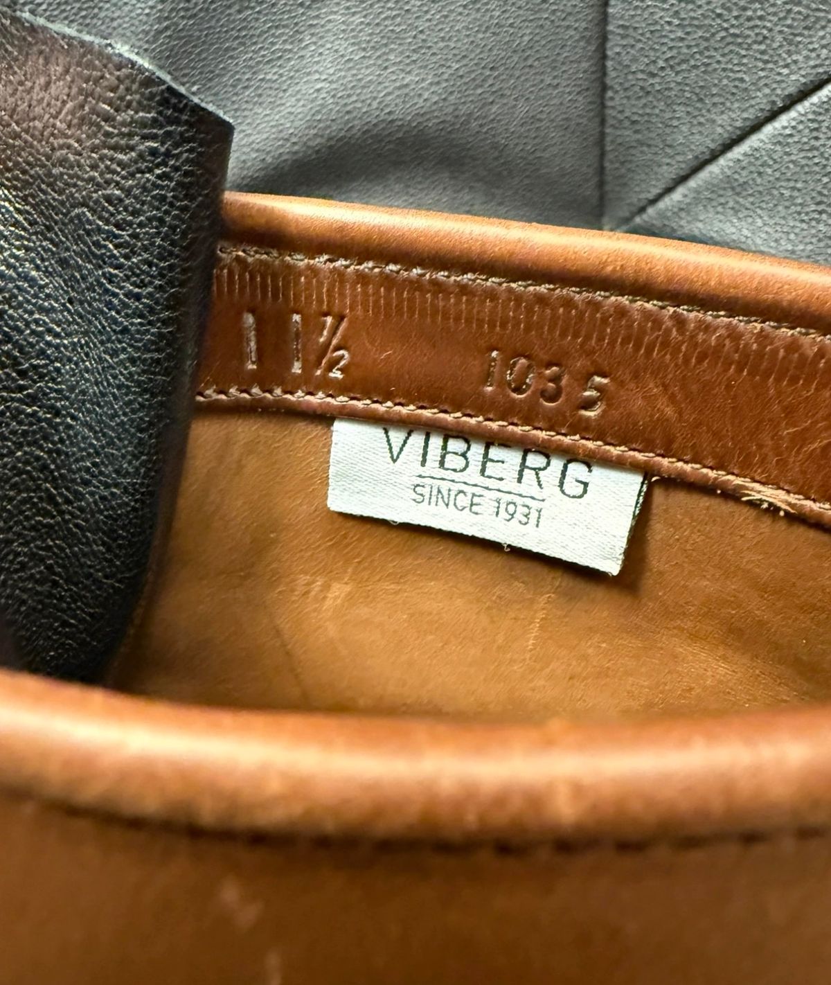 Photo by BamaBoyinTx on February 16, 2025 of the Viberg Bobcat in Horween Brown Waxed Flesh Horsebutt & Horween Black Waxed Flesh.