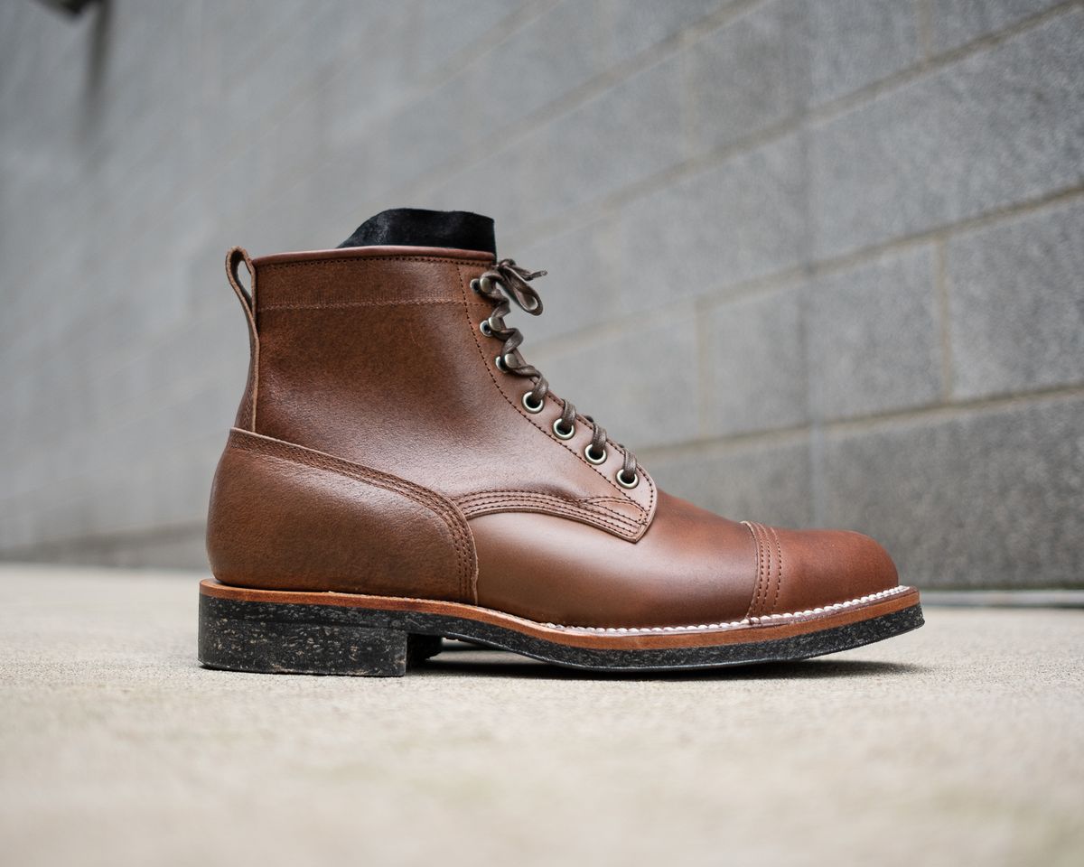Photo by BamaBoyinTx on February 13, 2025 of the Viberg Bobcat in Horween Brown Waxed Flesh Horsebutt & Horween Black Waxed Flesh.