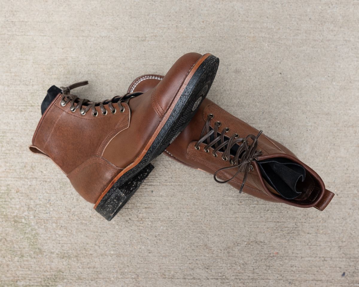 Photo by BamaBoyinTx on February 13, 2025 of the Viberg Bobcat in Horween Brown Waxed Flesh Horsebutt & Horween Black Waxed Flesh.