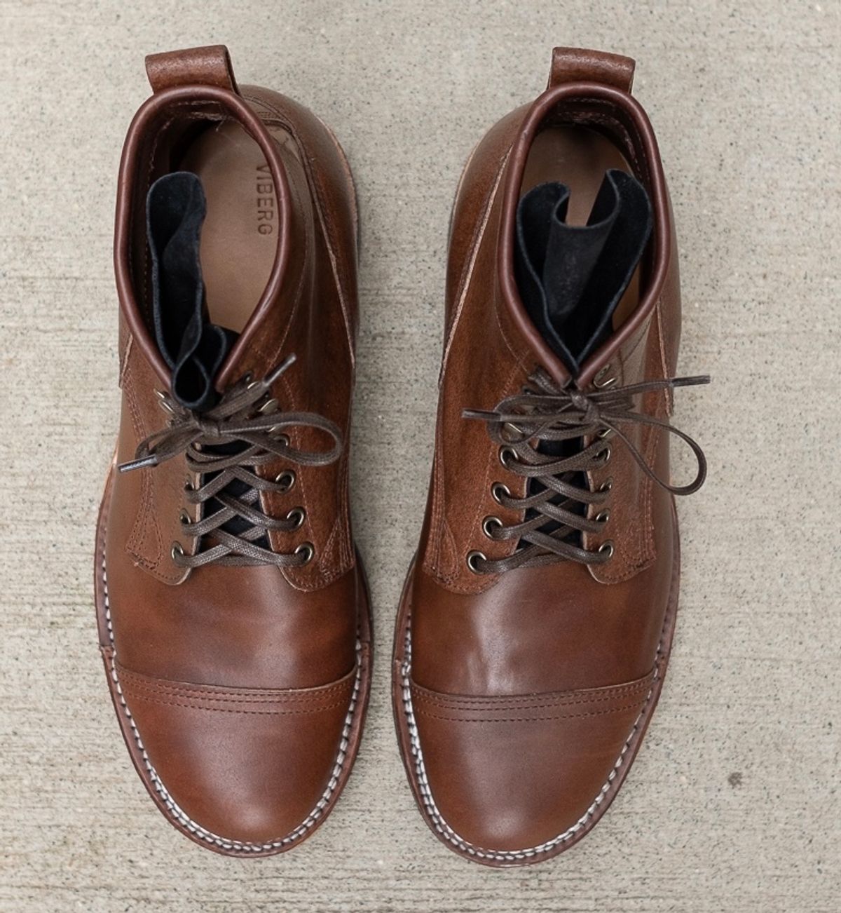 Photo by BamaBoyinTx on February 13, 2025 of the Viberg Bobcat in Horween Brown Waxed Flesh Horsebutt & Horween Black Waxed Flesh.
