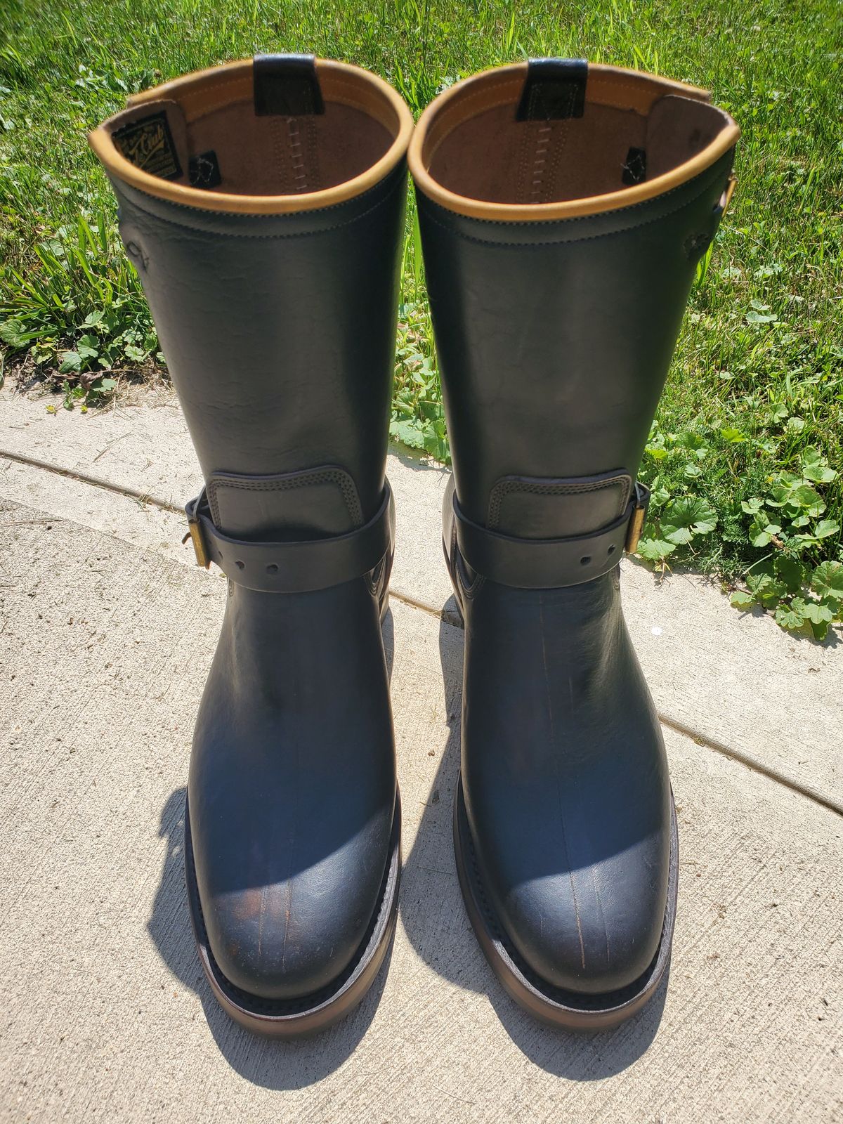 Photo by benderschweiz on July 5, 2025 of the Role Club Engineer Boots in Shinki Hand-Finished Black Horsehide.