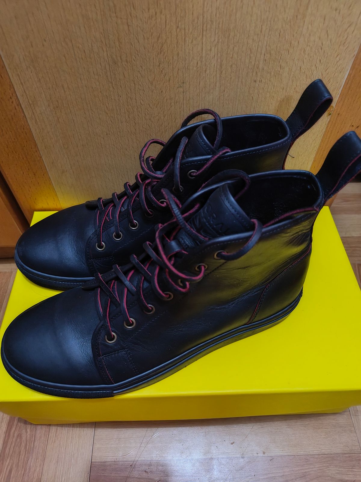 Photo by SteelRider on April 30, 2026 of the Goral High Top SMUGS in Seidel Bloodcore.