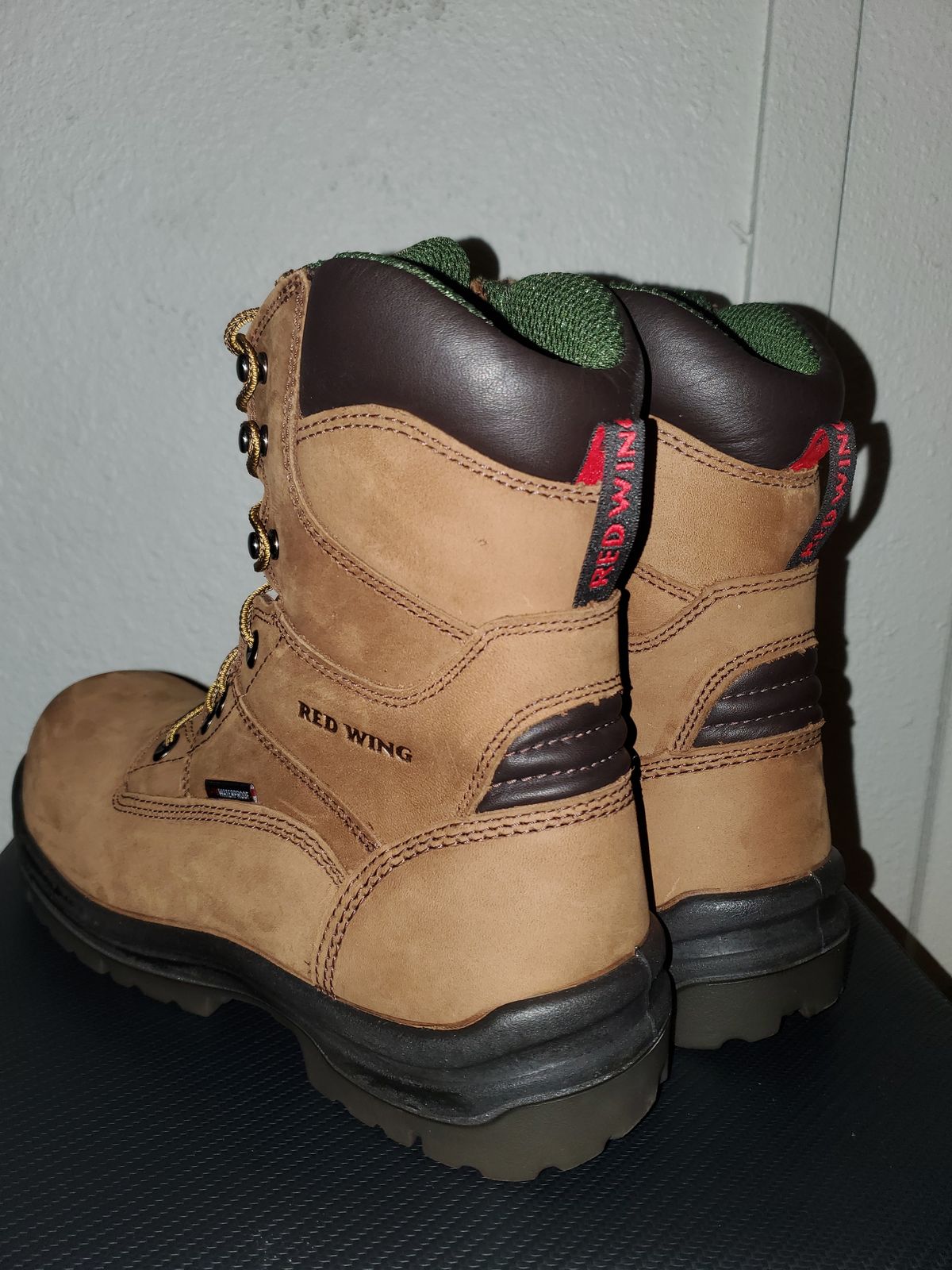 Photo by eric.w on November 5, 2024 of the Red Wing Red Wing / 2280 King Toe in Nubuck, Waterproof And Waxed.