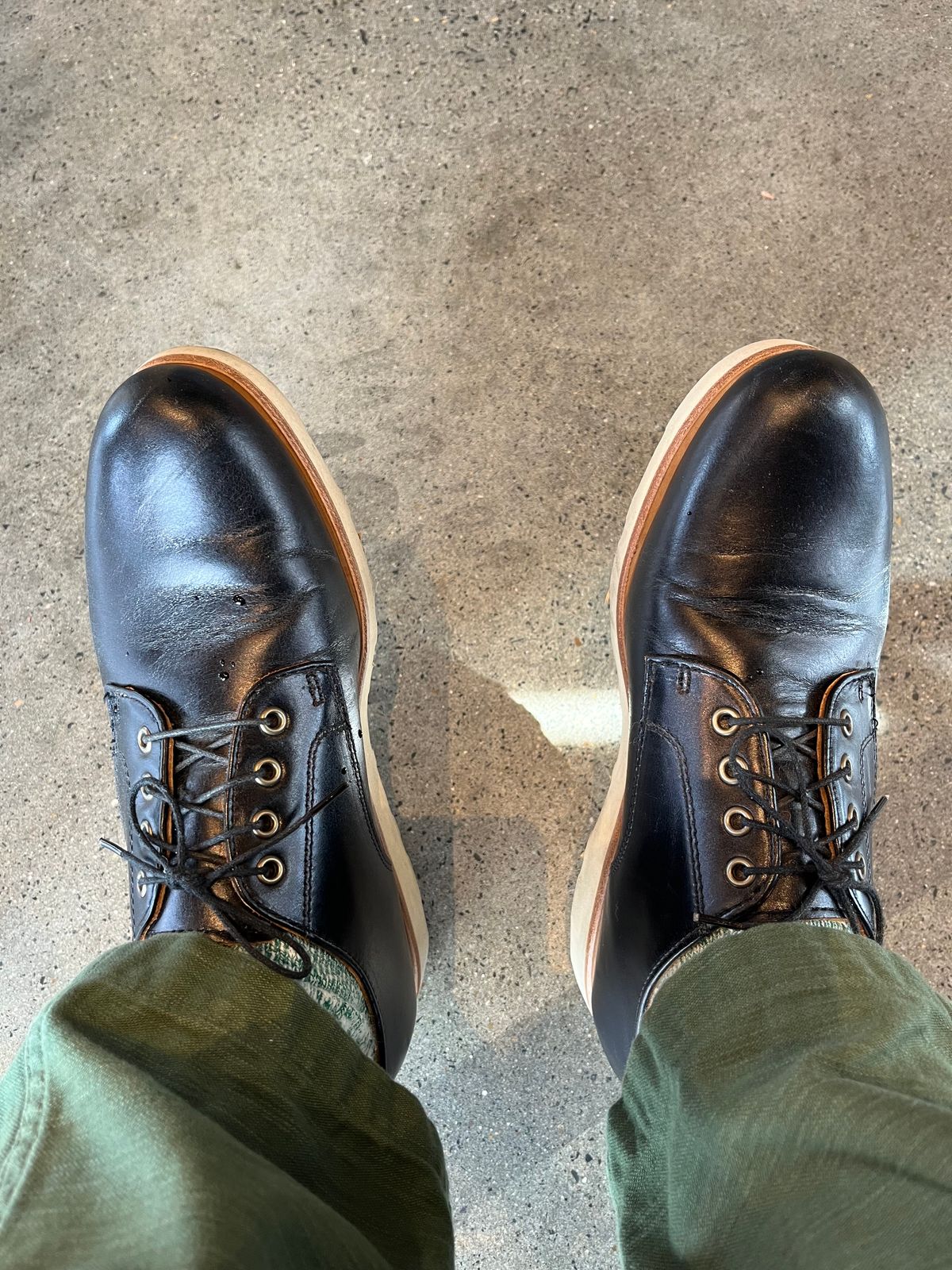 Photo by ewolarsky on October 26, 2024 of the Rancourt & Co. Dirigo Derby in Horween Black Chromexcel.