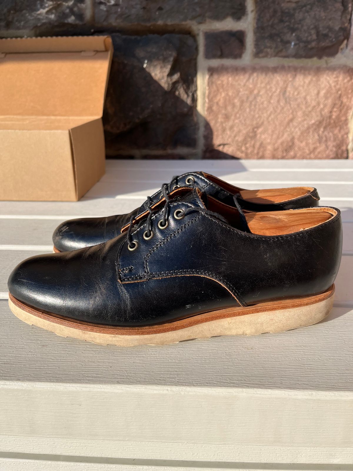 Photo by ewolarsky on January 2, 2025 of the Rancourt & Co. Dirigo Derby in Horween Black Chromexcel.