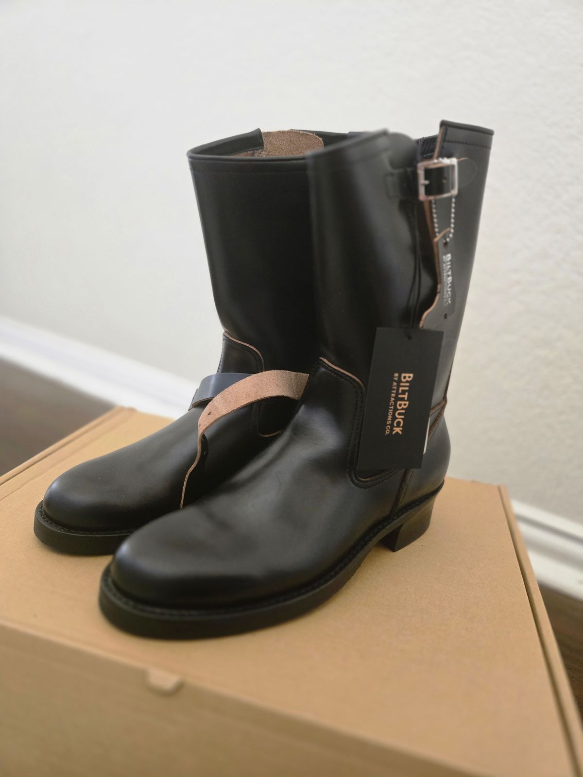 Photo by lurk on September 18, 2025 of the Attractions Biltbuck Engineer Boots Lot.269 in Steerhide.