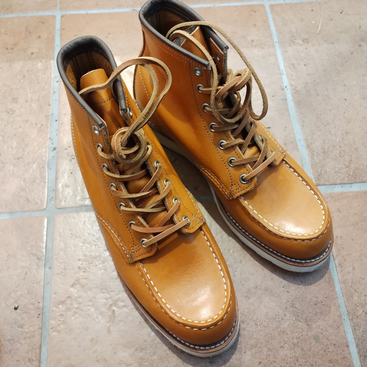 Photo by life.is.babe on January 14, 2024 of the Red Wing 6-Inch Classic Moc in S.B. Foot Sequoia Gold Russet.