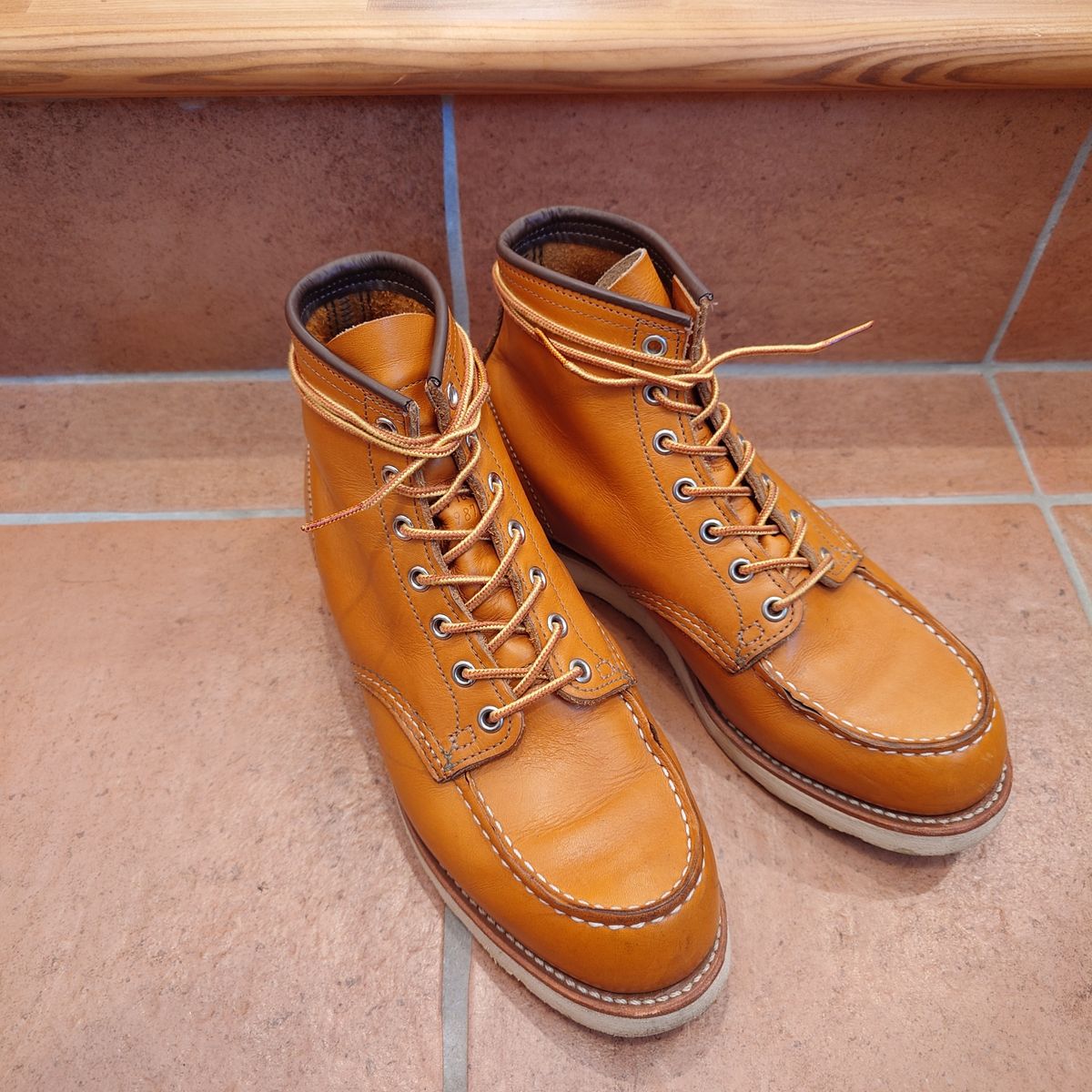 Photo by life.is.babe on April 19, 2024 of the Red Wing 6-Inch Classic Moc in S.B. Foot Sequoia Gold Russet.