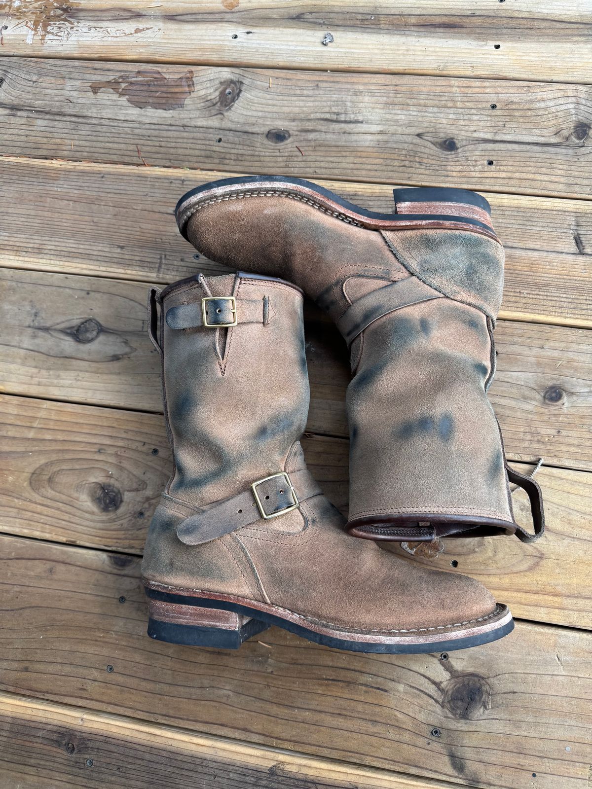 Photo by sfiegi on January 1, 2026 of the Nicks Brakeman in Horween Brown Chromexcel Roughout.