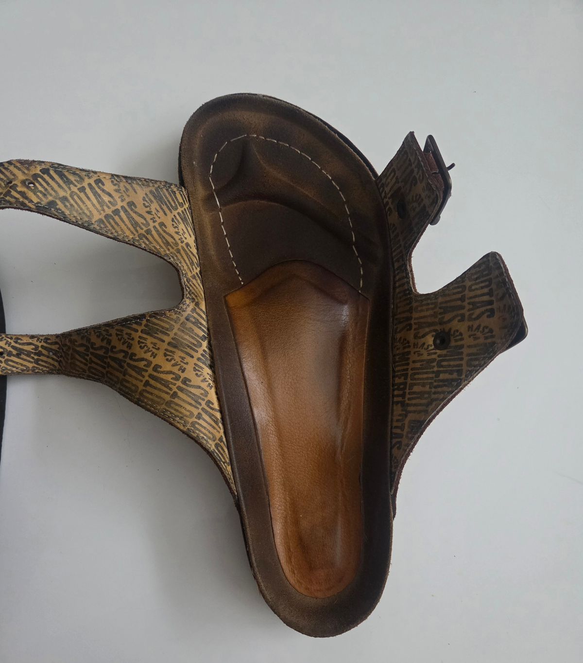 Photo by Ecyce on May 26, 2026 of the Botas Hasta La Muerte Huaraches in Brown Roughout.