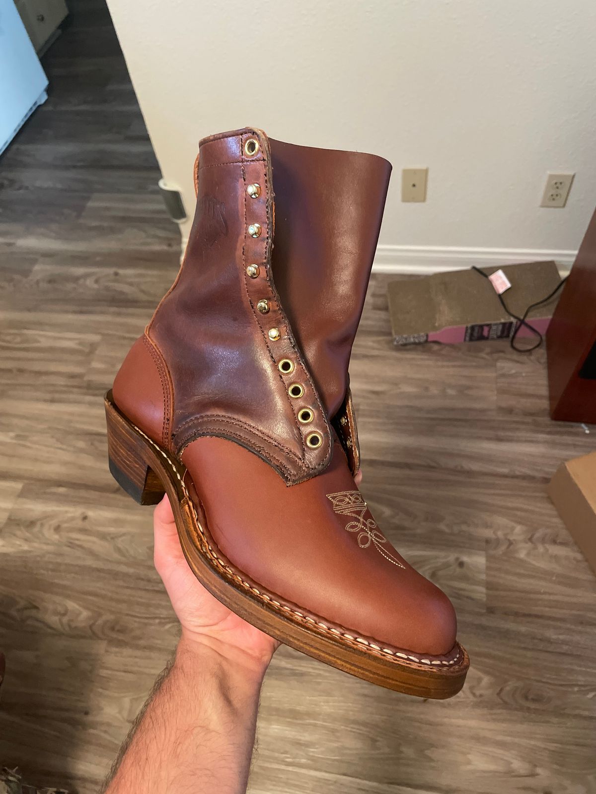 Photo by LeihMeAlone on May 17, 2026 of the White's Packer in Seidel Red Dog Oil Tan.