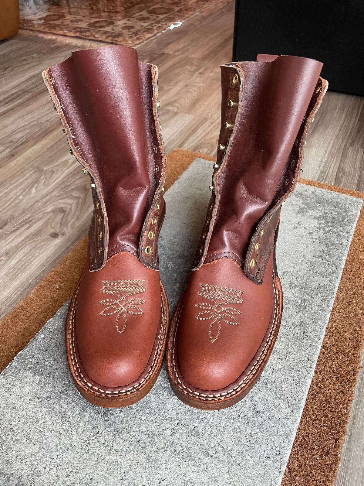 Photo by LeihMeAlone on May 17, 2026 of the White's Packer in Seidel Red Dog Oil Tan.