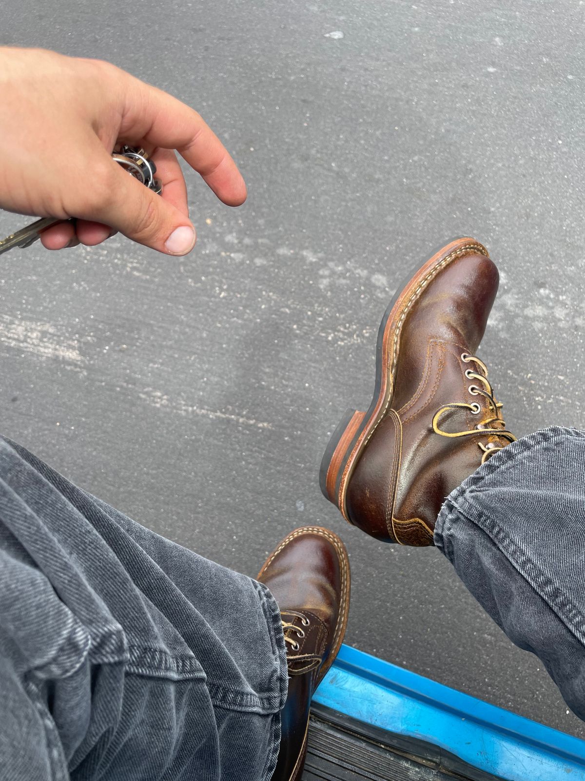 Photo by LeihMeAlone on June 2, 2025 of the White's 350 Cruiser in Horween Cinnamon Waxed Flesh.