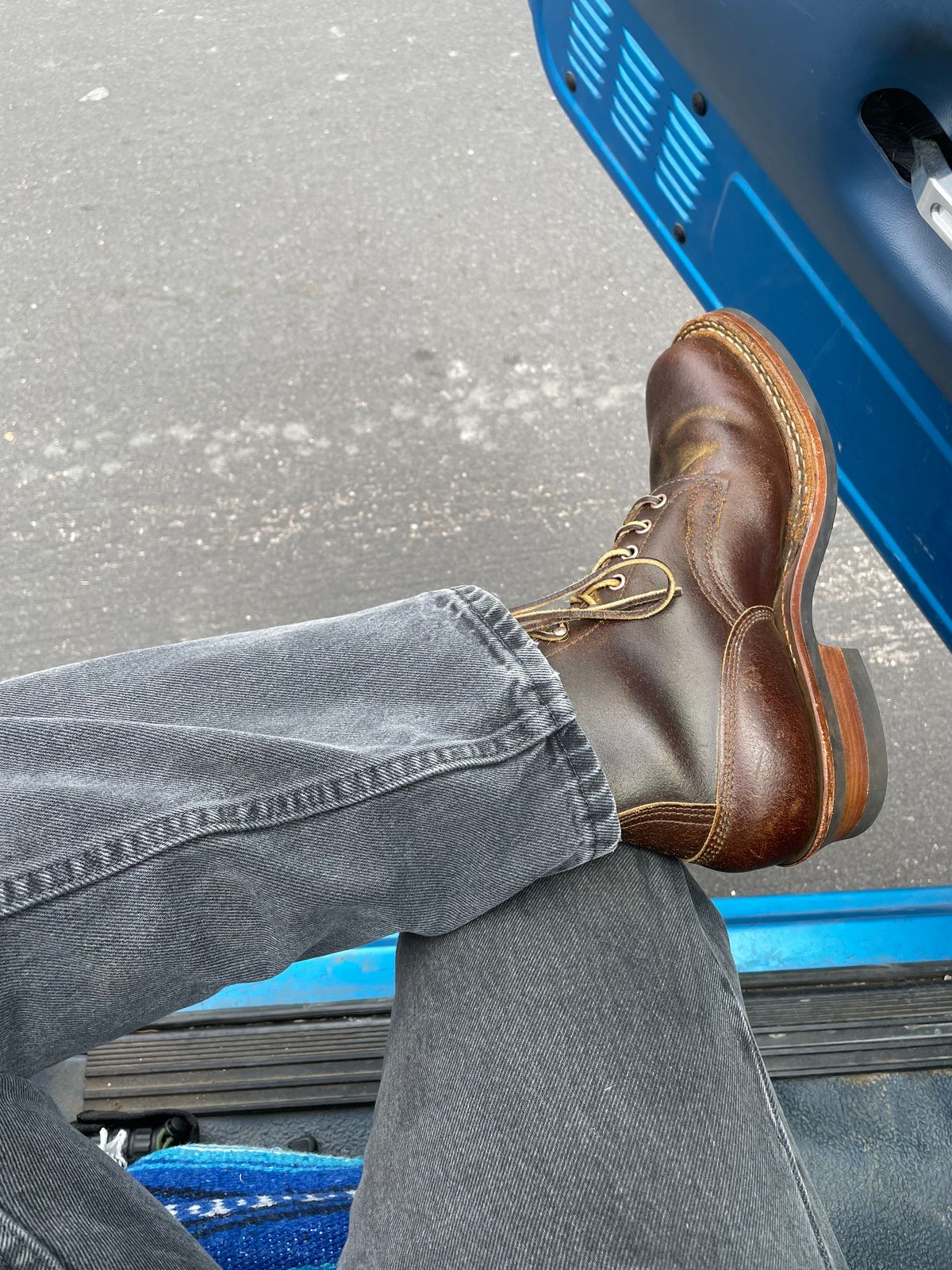 Photo by LeihMeAlone on June 2, 2025 of the White's 350 Cruiser in Horween Cinnamon Waxed Flesh.