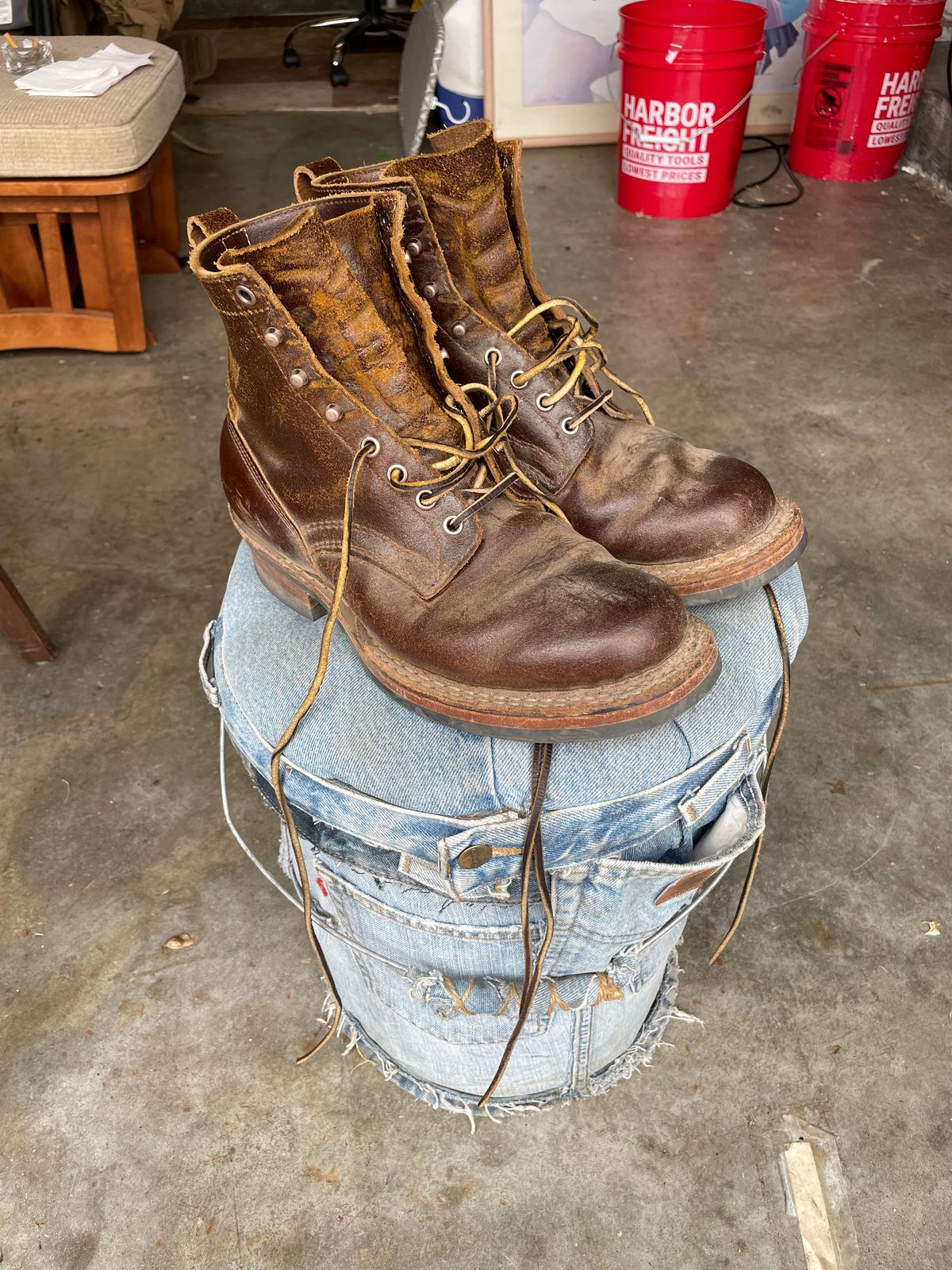 Photo by LeihMeAlone on August 9, 2025 of the White's 350 Cruiser in Horween Cinnamon Waxed Flesh.