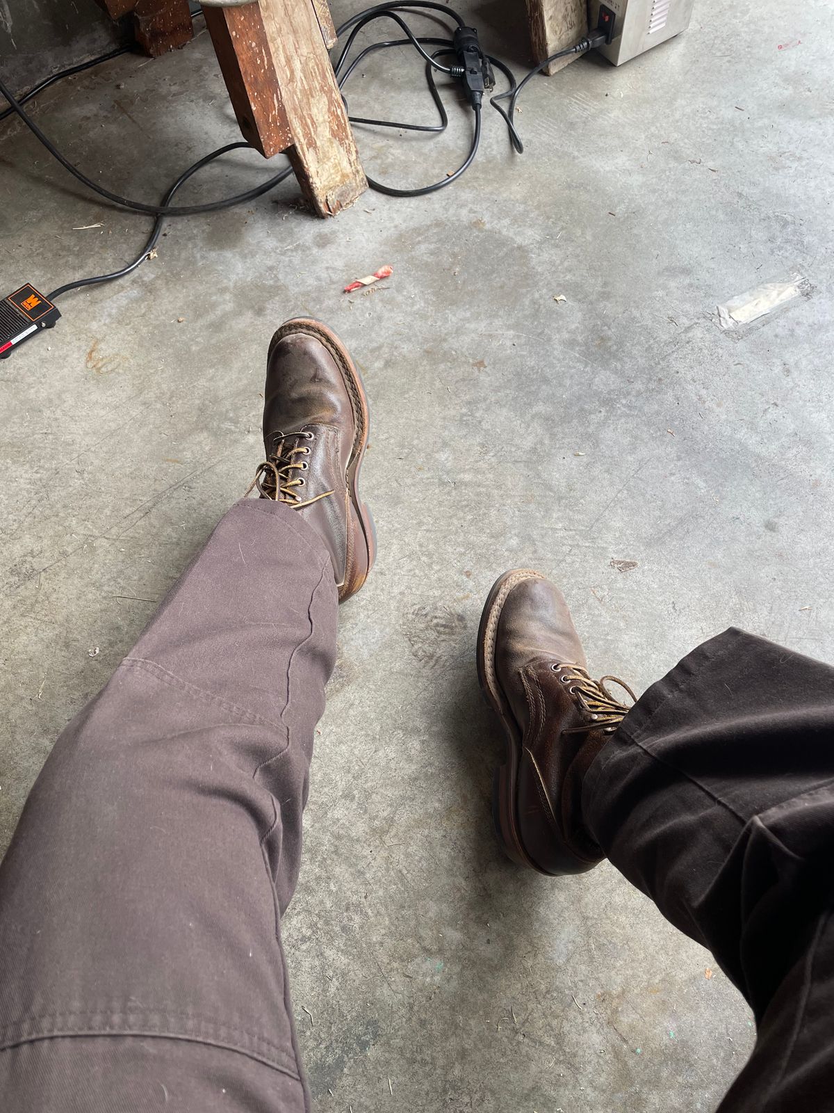 Photo by LeihMeAlone on August 9, 2025 of the White's 350 Cruiser in Horween Cinnamon Waxed Flesh.