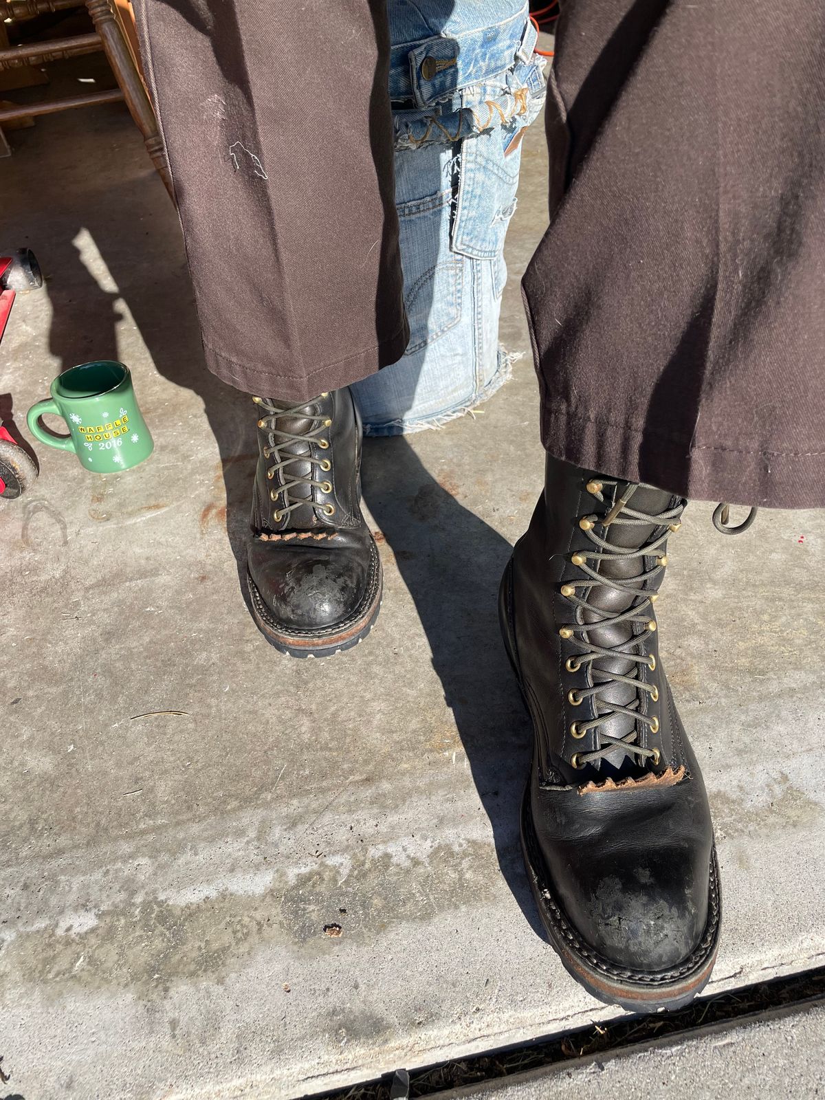 Photo by LeihMeAlone on January 9, 2026 of the White's Smokejumper in Seidel Black Oil Tan.